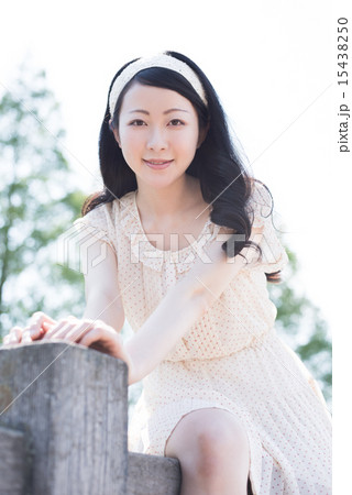 春　夏　イメージ　女性 15438250