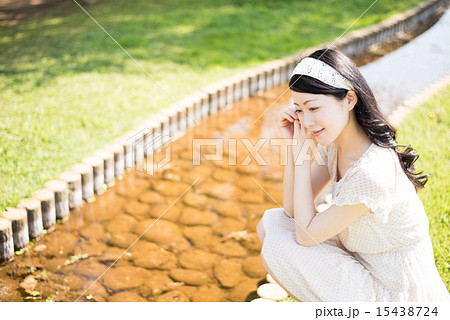春　夏　イメージ　女性 15438724