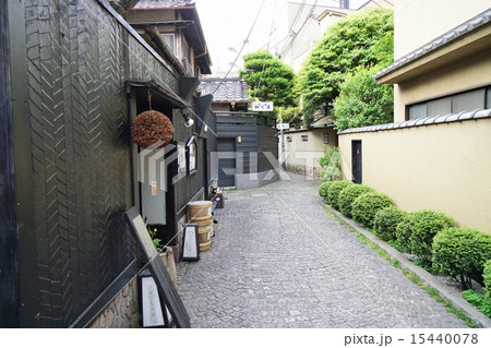 東京神楽坂の裏路地 15440078