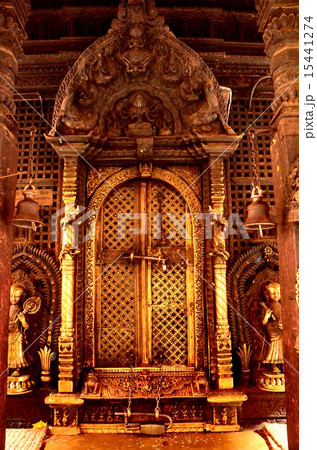 ネパール　パタン　ゴールデンテンプルの逗子 15441274