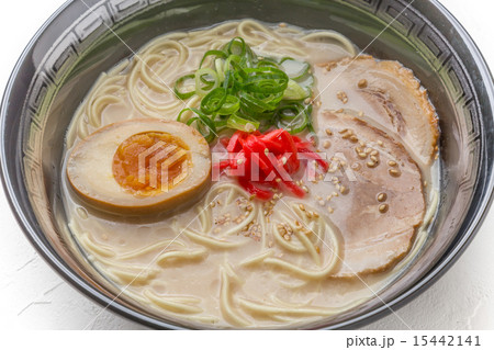 とんこつラーメン　 tonkotsu pork ramen Japanese food 15442141
