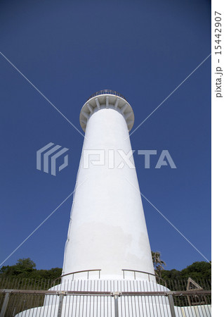 下から見た野間灯台 15442907