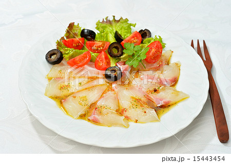 鯛(マダイ、タイ)の海鮮カルパッチョ。 鯛(マダイ、タイ)の海鮮カルパッチョ。 15443454