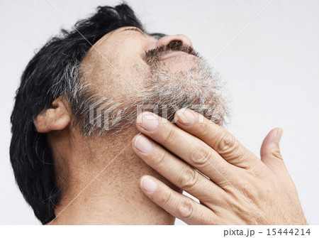 髭を生やした50代男性 15444214