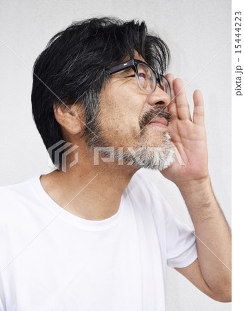 髭を生やした50代男性 15444223