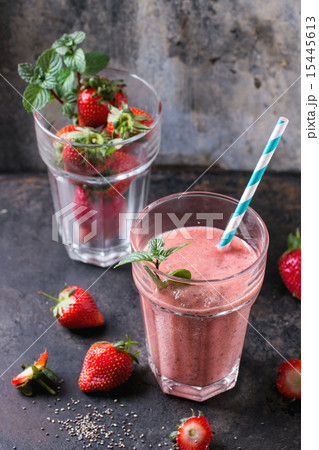 Red strawberry smoothie 15445613
