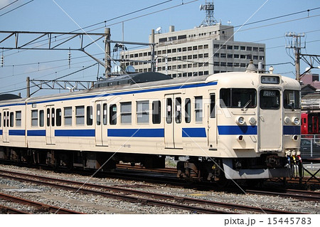 小倉総合車両センター門司港車両派出に留置中の415系電車の写真素材 