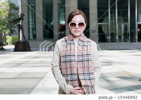 Businesswoman wear sunglasses Businesswoman wear sunglasses 15446992