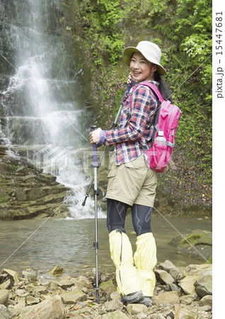 アウトドアの女性 15447681
