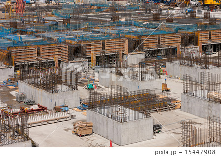 再開発中の豊洲地区 15447908