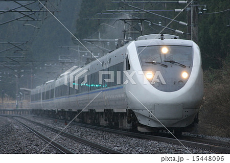 雨の日の特急サンダーバード 試作車両 の写真素材