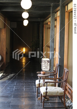 古民家の椅子 15448239
