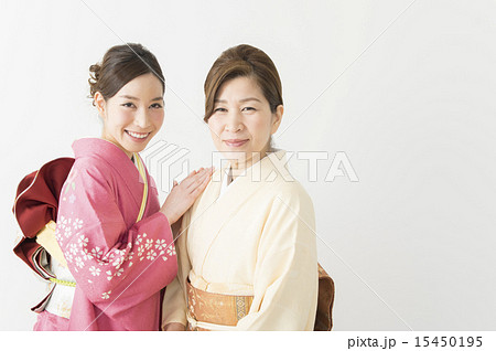着物姿の親子　母娘　若い　ミドル 15450195