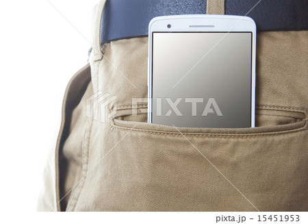 チノパンのポケットのスマートフォン 15451953