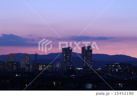 夕闇に包まれる前の刹那の幻想 15452190