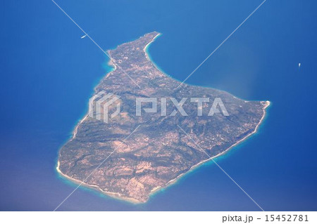 フィリピン近くの珊瑚の島 空からの風景 フィリピン近くの珊瑚の島 空からの風景 15452781