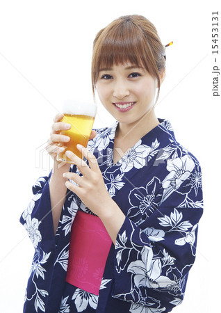 若い女性浴衣姿白バック 若い女性浴衣姿白バック 15453131