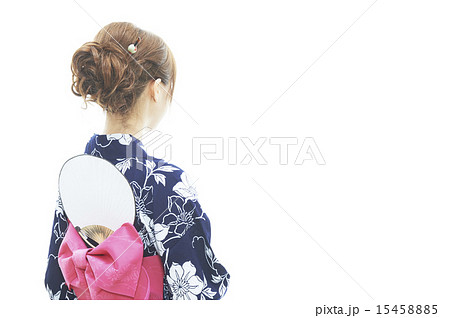 若い女性浴後ろ衣姿白バック 若い女性浴後ろ衣姿白バック 15458885