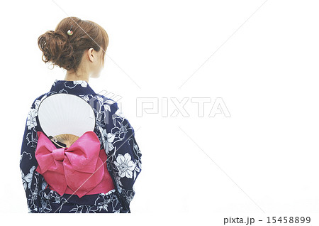 若い女性浴後ろ衣姿白バック 若い女性浴後ろ衣姿白バック 15458899
