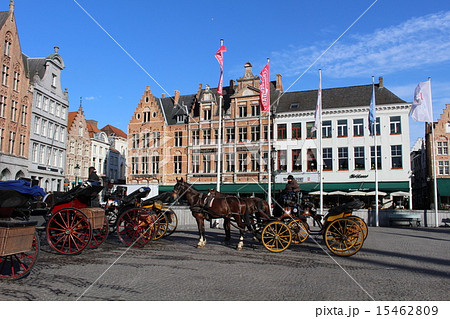 ブルージュのマルクト広場の観光馬車 ベルギーの写真素材