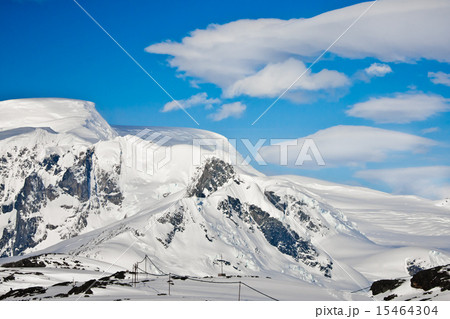 Beautiful snow-capped mountains Beautiful snow-capped mountains 15464304