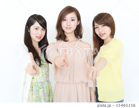 OKをする三人の女性 OKをする三人の女性 15465156