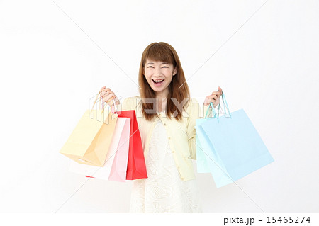 ショッピングを楽しむ女性 15465274