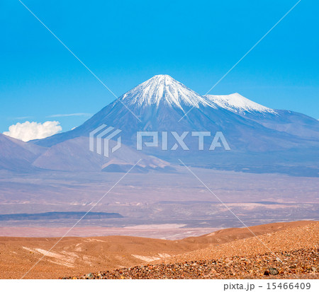 Volcanoes Licancabur and Juriques, Atacama, Chile Volcanoes Licancabur and Juriques, Atacama, Chile 15466409
