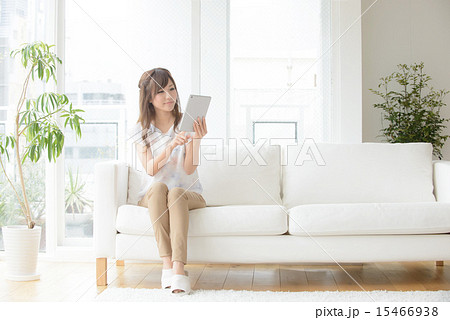 タブレット・若い女性 タブレット・若い女性 15466938