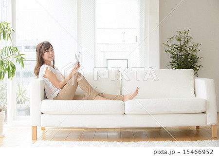 タブレット・若い女性 タブレット・若い女性 15466952