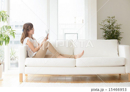 タブレット・若い女性 タブレット・若い女性 15466953