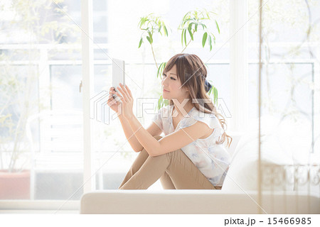 タブレット・若い女性 タブレット・若い女性 15466985