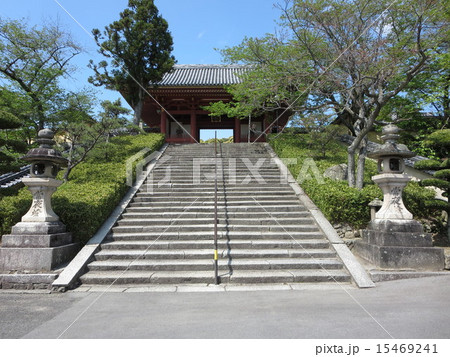 仁王門と階段 15469241