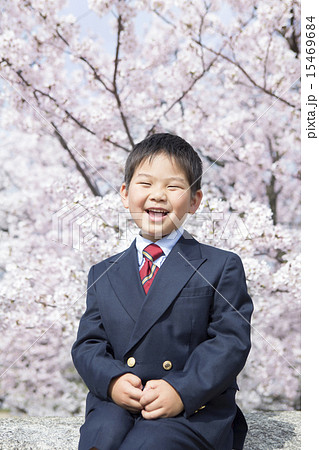 サクラと新学期の子供 15469684