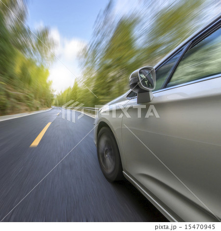 Cars with the road in the woods Cars with the road in the woods 15470945