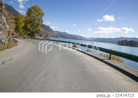 Quiet lakeside road Quiet lakeside road 15474725