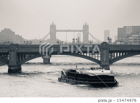 London silhouette 15474976