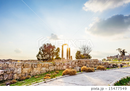 アンマン城塞のサンセット(ヨルダン、アンマン) アンマン城塞のサンセット(ヨルダン、アンマン) 15477549