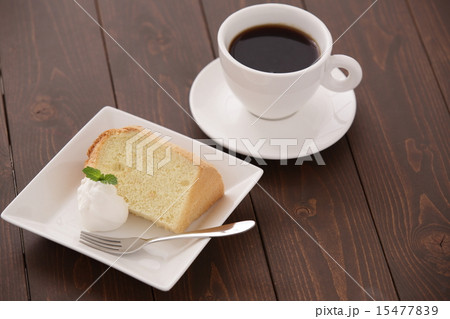 コーヒーとシフォンケーキ コーヒーとシフォンケーキ 15477839