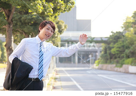 TAXI タクシー 挙手 (男性 仕事 スーツ サラリーマン ビジネスマン 会社員) TAXI タクシー 挙手 (男性 仕事 スーツ サラリーマン ビジネスマン 会社員) 15477916