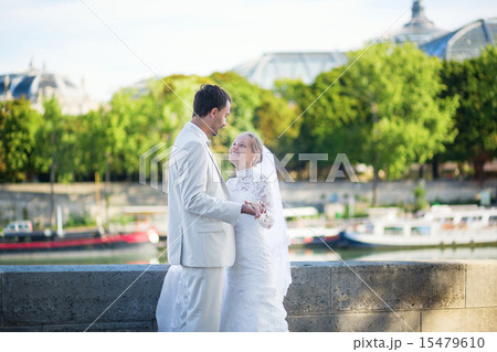 Beautiful just married couple in Paris 15479610