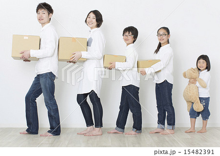 家族で引越し 15482391