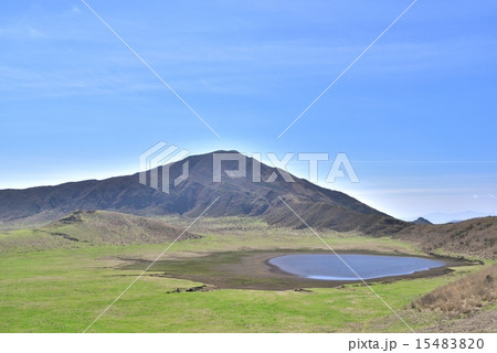 阿蘇　草千里と烏帽子岳 15483820