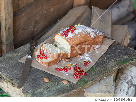 Fruit cake with red currant 15484065