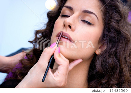 woman putting lip gloss 15485560