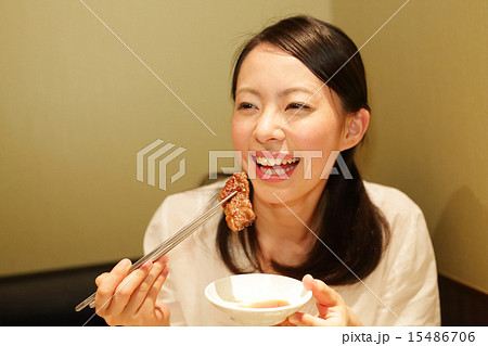 焼肉・女性 焼肉・女性 15486706