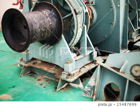 Bow anchor winch fragment with black shaft 15487699