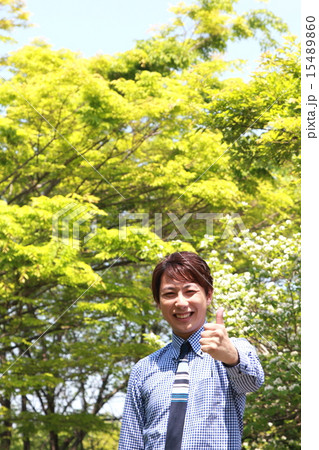 ビジカジ (新生活 会社員 派遣社員 仕事 男性 新緑 春 緑 初夏 ビジネス サラリーマン) ビジカジ (新生活 会社員 派遣社員 仕事 男性 新緑 春 緑 初夏 ビジネス サラリーマン) 15489860
