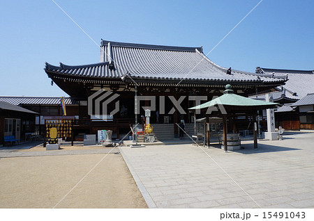 【四国八十八ヶ所】第七十六番　智証大師御誕生所 金倉寺　本堂と初夏の青空　香川県善通寺市 15491043