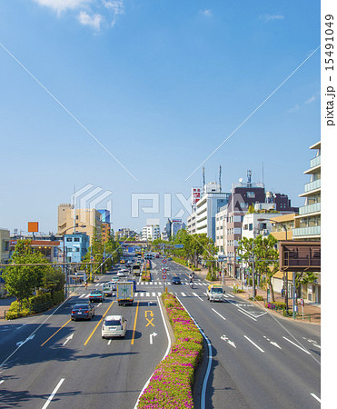 車が行き交う環状七号線 環七通り 東京都杉並区 の写真素材